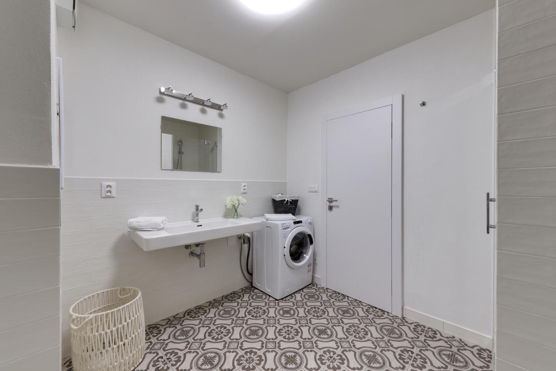 Shon Apartment Old Town Братислава Экстерьер фото
